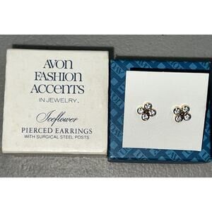 Avon Vintage 1979 IceFlower Pierced Earrings